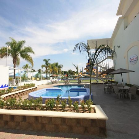 Hotel Splash Inn Silao Exterior photo