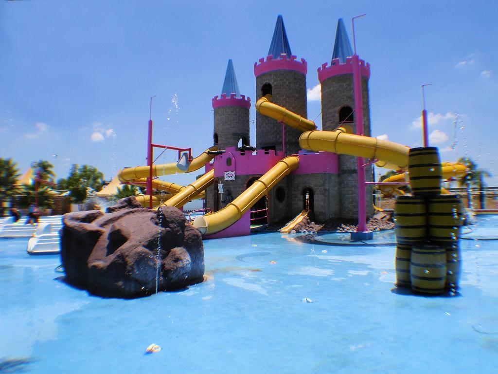 Hotel Splash Inn Silao Exterior photo
