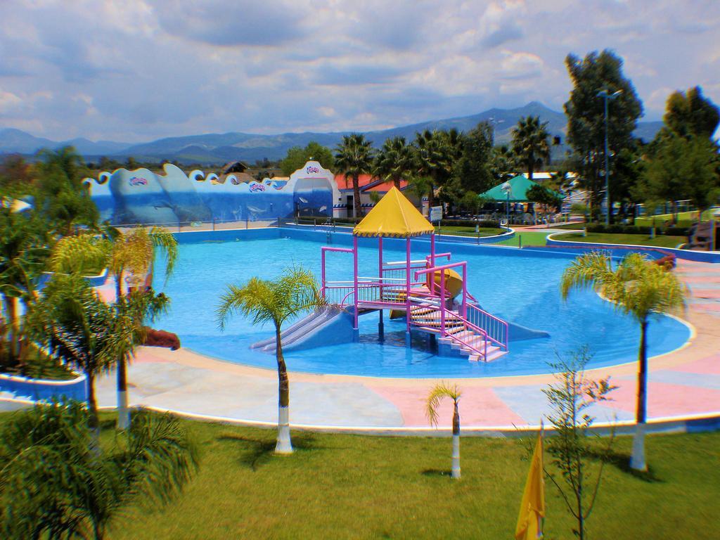 Hotel Splash Inn Silao Exterior photo